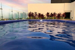 Luxe Top-Floor Incredible Roof Pool at Complex